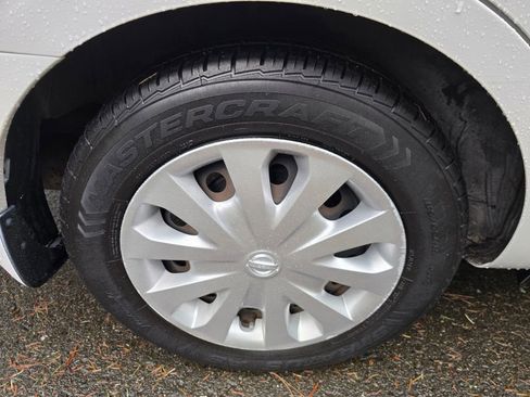 Used 2017 Nissan Versa S Plus image 9