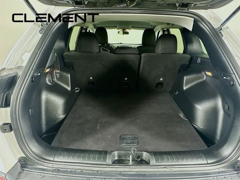 Used 2020 Jeep Cherokee Latitude FWD image 11