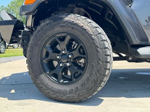 Used 2019 Jeep Wrangler Unlimited Sahara AWD/4WD image 23