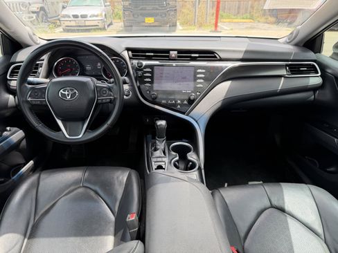 Used 2018 Toyota Camry XSE FWD image 16