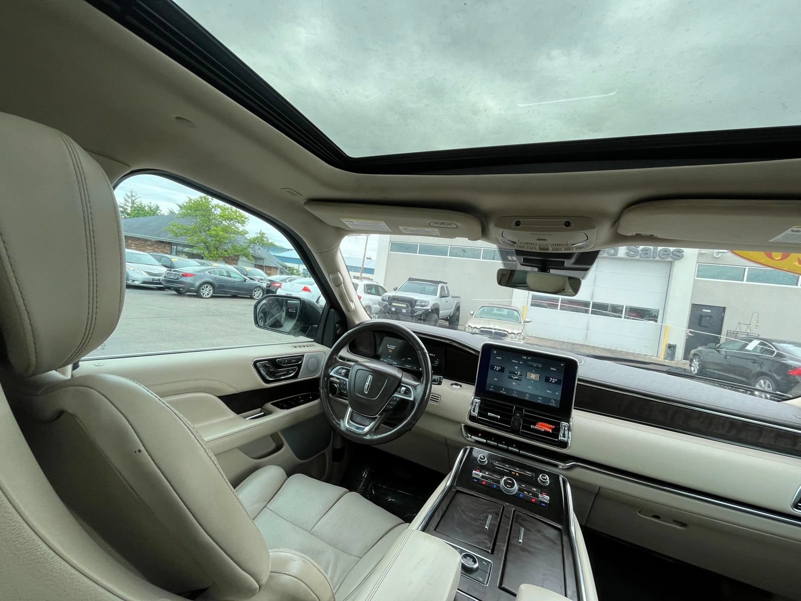Used 2020 Lincoln Navigator Reserve w/ Luxury Package RWD image 39