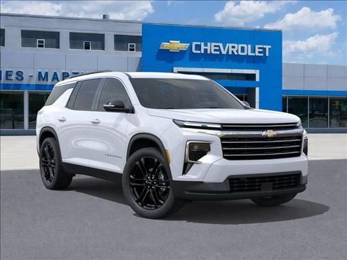 New 2026 Chevrolet Traverse LT w/ Driver Confidence Package AWD/4WD image 7
