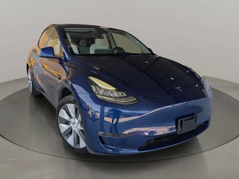 Used 2022 Tesla Model Y Long Range AWD/4WD image 3