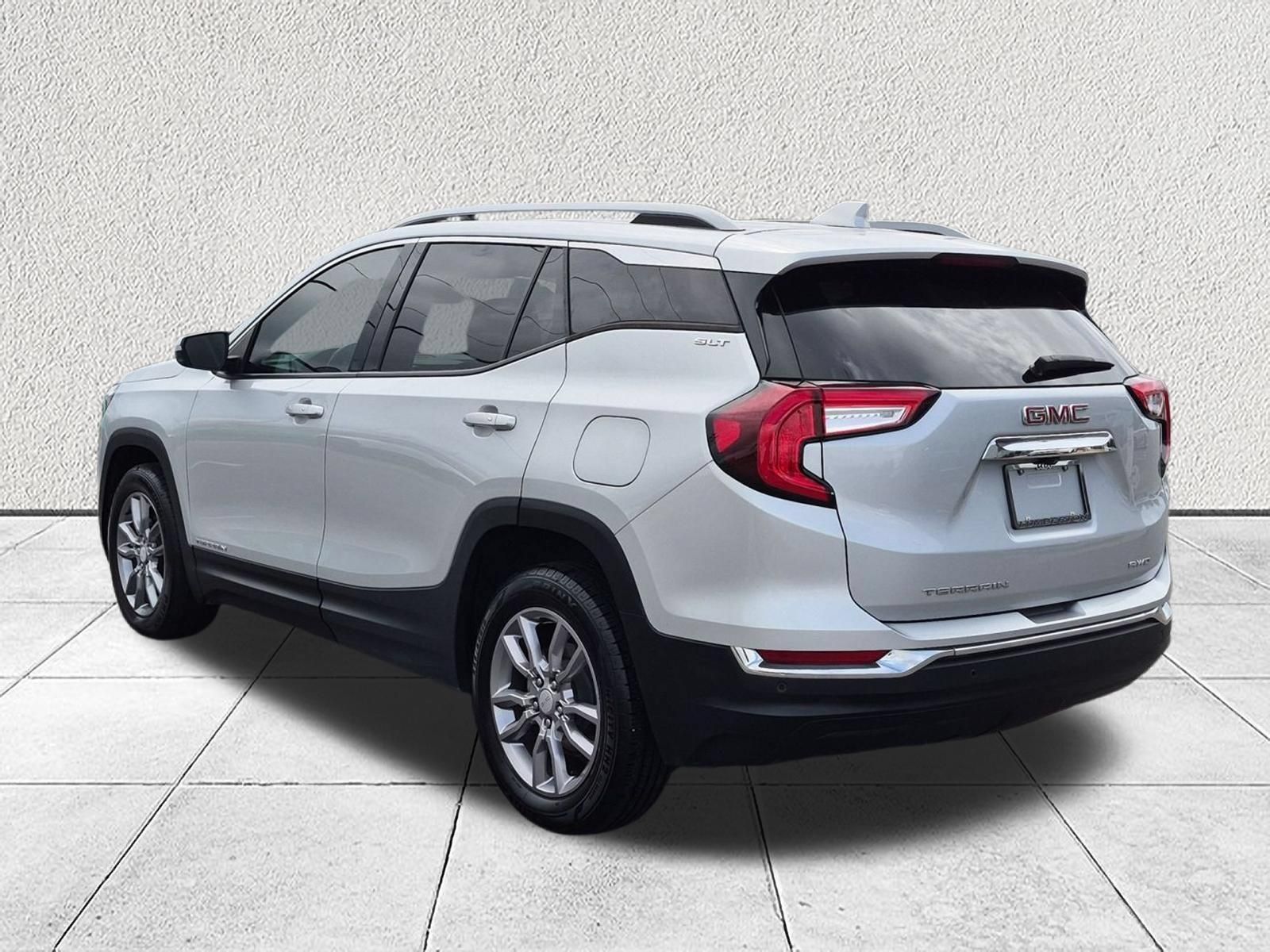 Used 2022 GMC Terrain SLT w/ Infotainment Package II AWD/4WD image 5