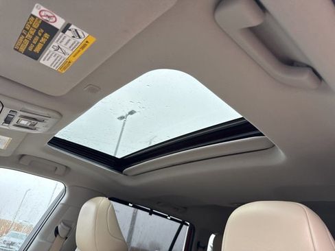 Certified 2021 Toyota Highlander XLE image 24