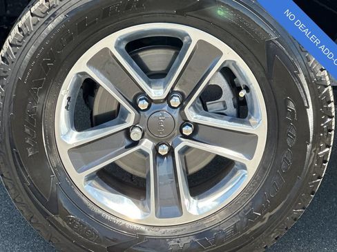 Used 2018 Jeep Wrangler Unlimited Sahara AWD/4WD image 30