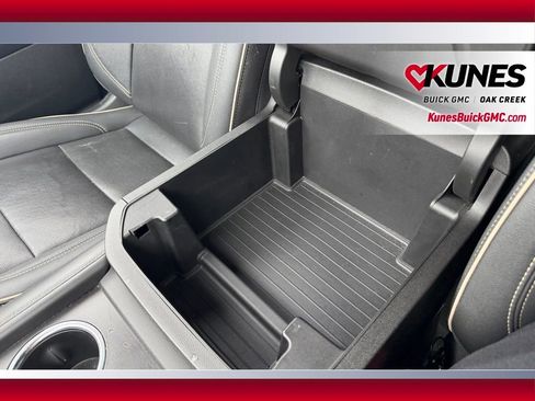 Used 2023 Chevrolet Suburban Premier AWD/4WD image 22