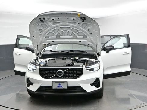 Used 2023 Volvo XC40 B5 Plus w/ Driver Assist Package AWD/4WD image 54