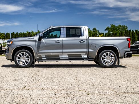 Used 2024 Chevrolet Silverado 1500 High Country w/ High Country Premium Package AWD/4WD image 4