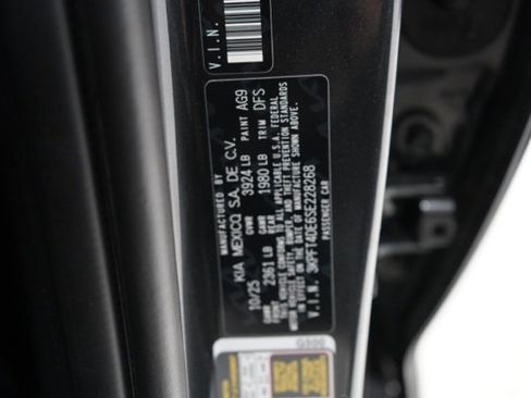 New 2025 Kia K4 LXS image 36