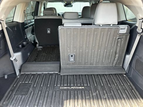 Used 2025 Toyota Highlander XLE image 15