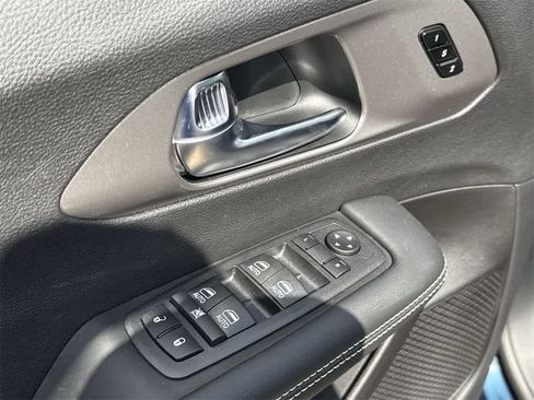 New 2025 Chrysler Pacifica Select image 24