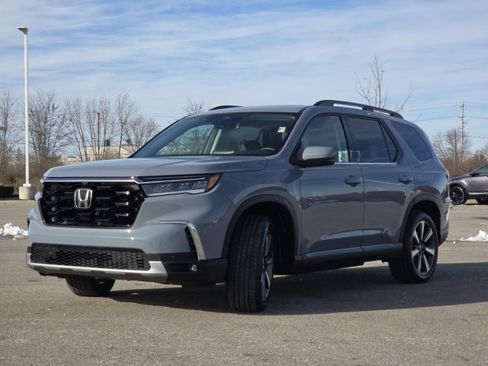 Used 2025 Honda Pilot Elite image 16