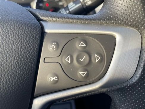 Used 2024 GMC Terrain SLE w/ Driver Convenience Package image 17