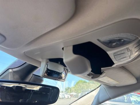Used 2023 Chrysler Pacifica Touring-L FWD image 19