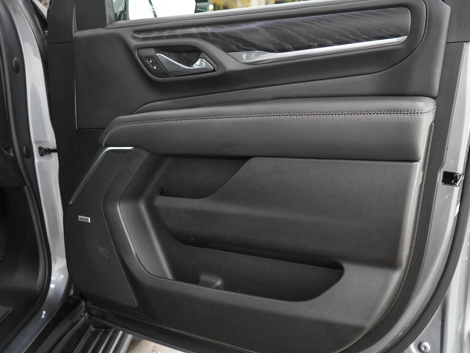 Used 2021 GMC Yukon Denali w/ Denali Premium Package AWD/4WD image 9