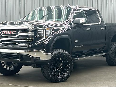 Used 2025 GMC Sierra 1500 SLT w/ SLT Premium Plus Package image 1