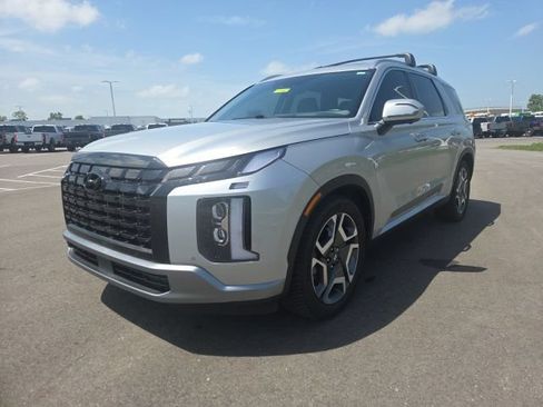 Used 2024 Hyundai Palisade Limited FWD image 2