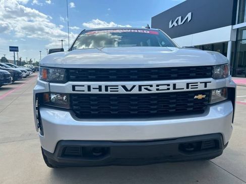 Used 2020 Chevrolet Silverado 1500 Custom w/ Custom Value Package AWD/4WD image 2