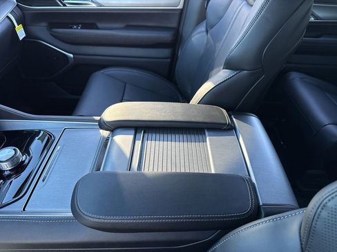 New 2026 Jeep Grand Wagoneer L w/ Premium Group I image 19