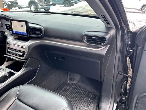 Used 2021 Ford Explorer XLT w/ Equipment Group 202A image 12