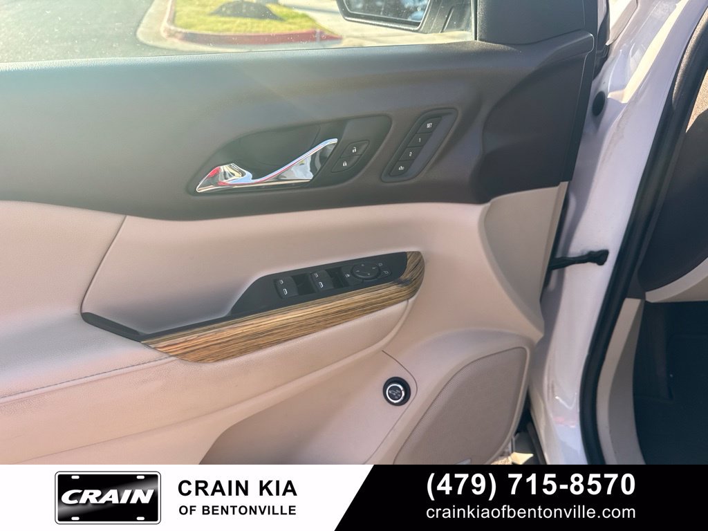 Used 2017 GMC Acadia Denali w/ Technology Package FWD image 9