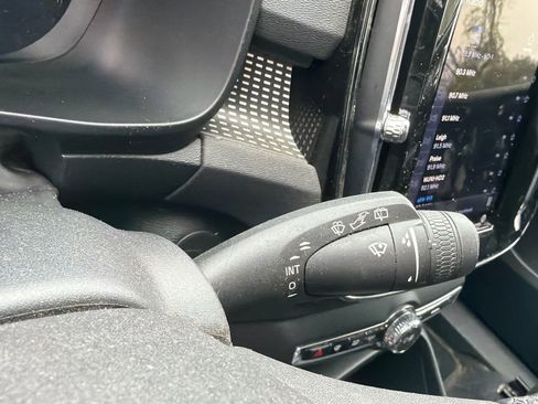 Certified 2022 Volvo XC40 P8 Recharge Plus image 20