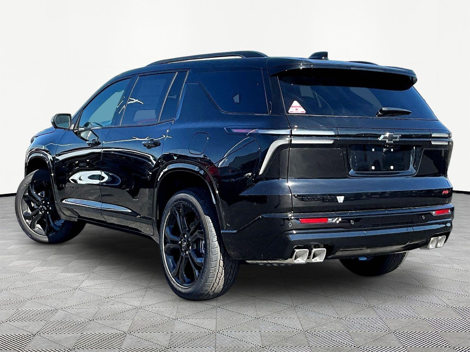 New 2027 Chevrolet Traverse RS w/ LPO, Floor Liner Package FWD image 4