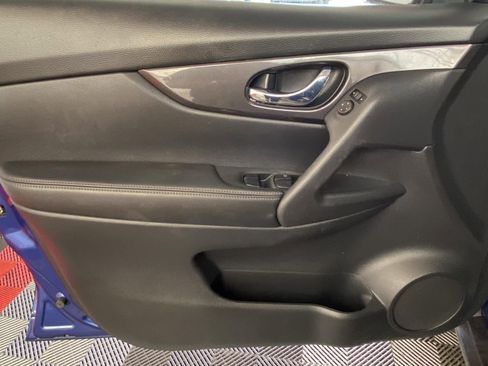 Used 2020 Nissan Rogue SV FWD image 18