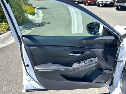 Used 2024 Nissan Sentra SV FWD image 11