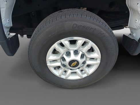 Used 2024 Chevrolet Silverado 2500 LT image 33