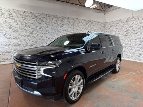 Used 2023 Chevrolet Suburban High Country AWD/4WD image 3