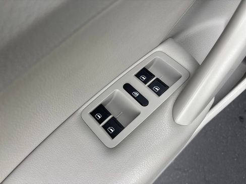 Used 2015 Volkswagen Passat TDI SE FWD image 13