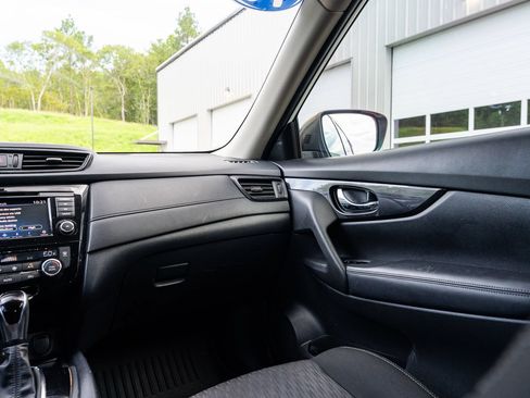 Used 2018 Nissan Rogue SV FWD image 29