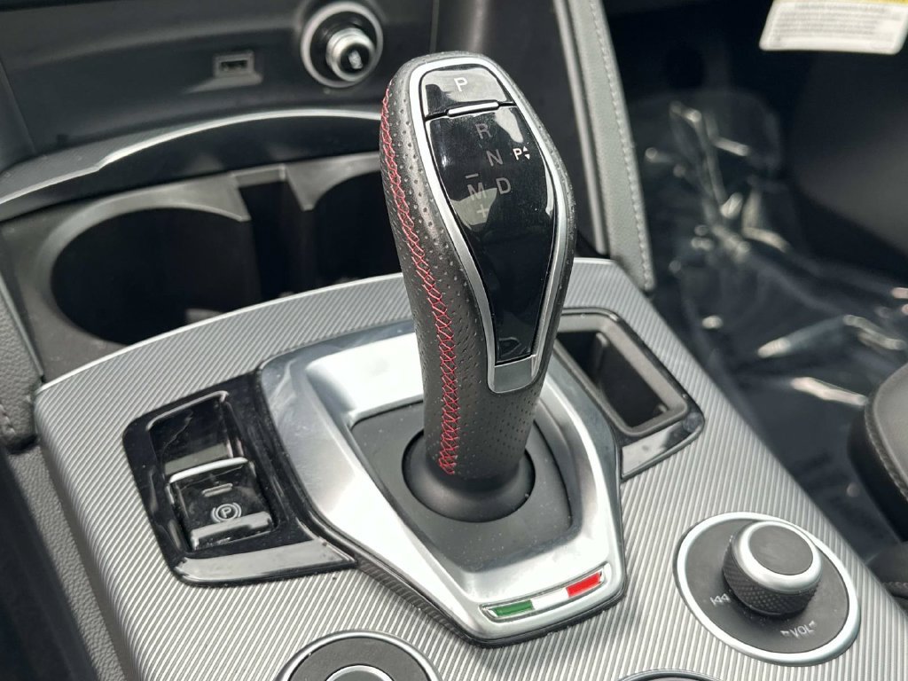 Used 2024 Alfa Romeo Stelvio AWD image 23