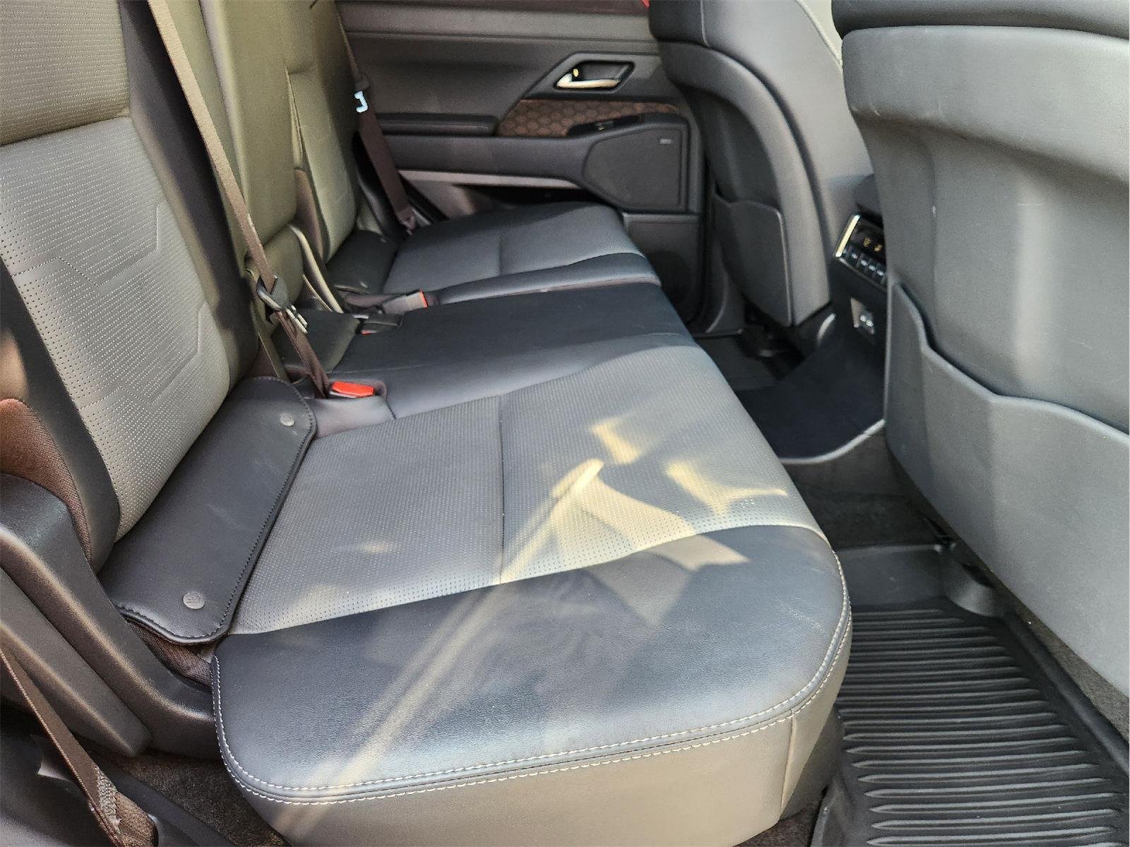 Used 2025 Lexus GX 550 w/ Accessory Package (2T) AWD/4WD image 31
