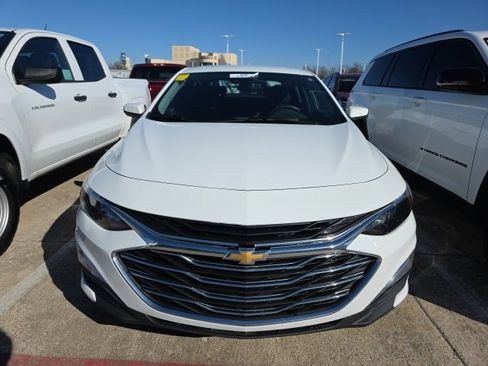 Used 2024 Chevrolet Malibu LS w/ Driver Confidence Package image 2