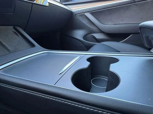 Used 2024 Tesla Model Y Long Range image 19