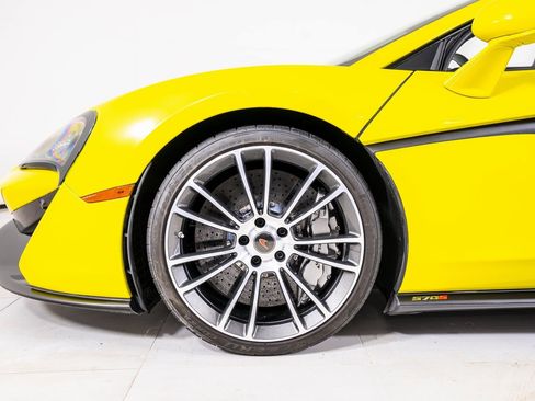 Used 2018 McLaren 570S Spider image 15