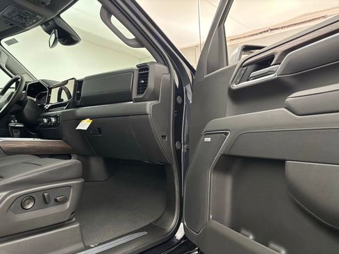 New 2026 GMC Sierra 1500 SLT w/ SLT Premium Package image 34