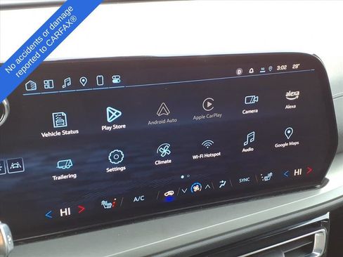 Used 2025 Chevrolet Traverse LT image 24