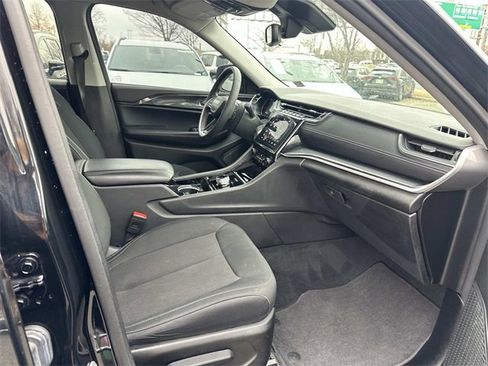 Certified 2023 Jeep Grand Cherokee Laredo image 9