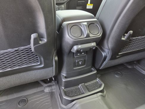 New 2026 Jeep Wrangler Unlimited Sahara AWD/4WD image 20