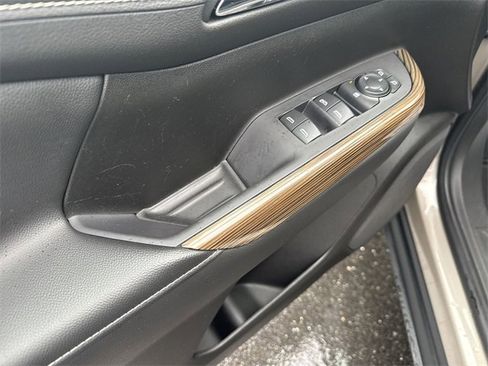 Used 2022 GMC Acadia SLE image 23