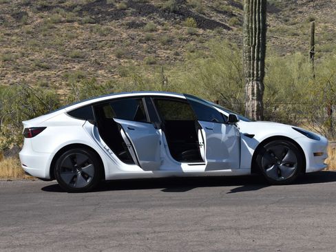 Used 2023 Tesla Model 3 Standard Range image 10