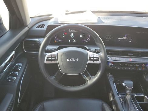 Certified 2025 Kia Telluride S FWD image 11
