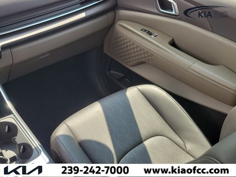 Certified 2025 Kia Carnival EX FWD image 20