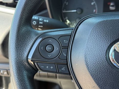 Used 2025 Toyota Corolla LE FWD image 16