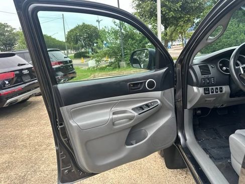 Used 2013 Toyota Tacoma 4x4 Double Cab w/ TRD Off-Road Pkg image 17