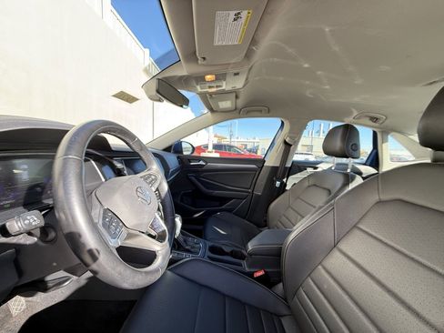 Used 2024 Volkswagen Jetta SE image 5